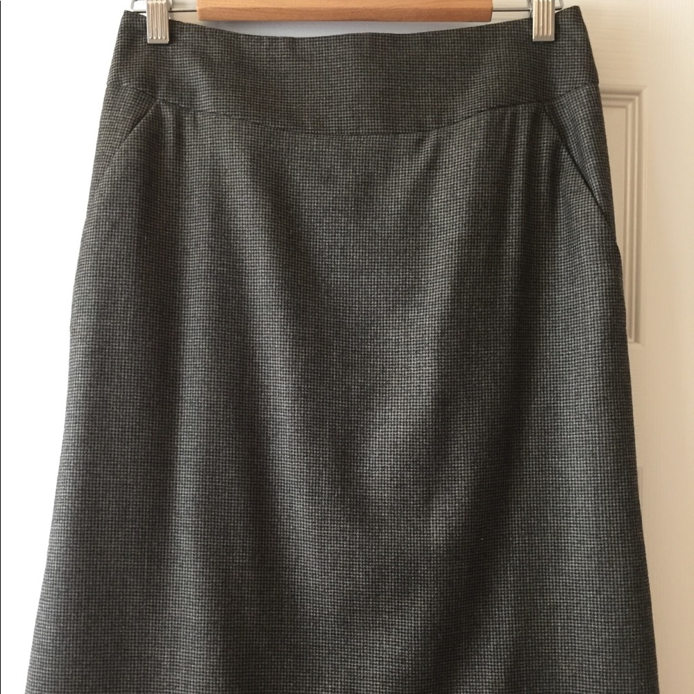 Banana Republic “Mermaid” Back Wool Skirt
